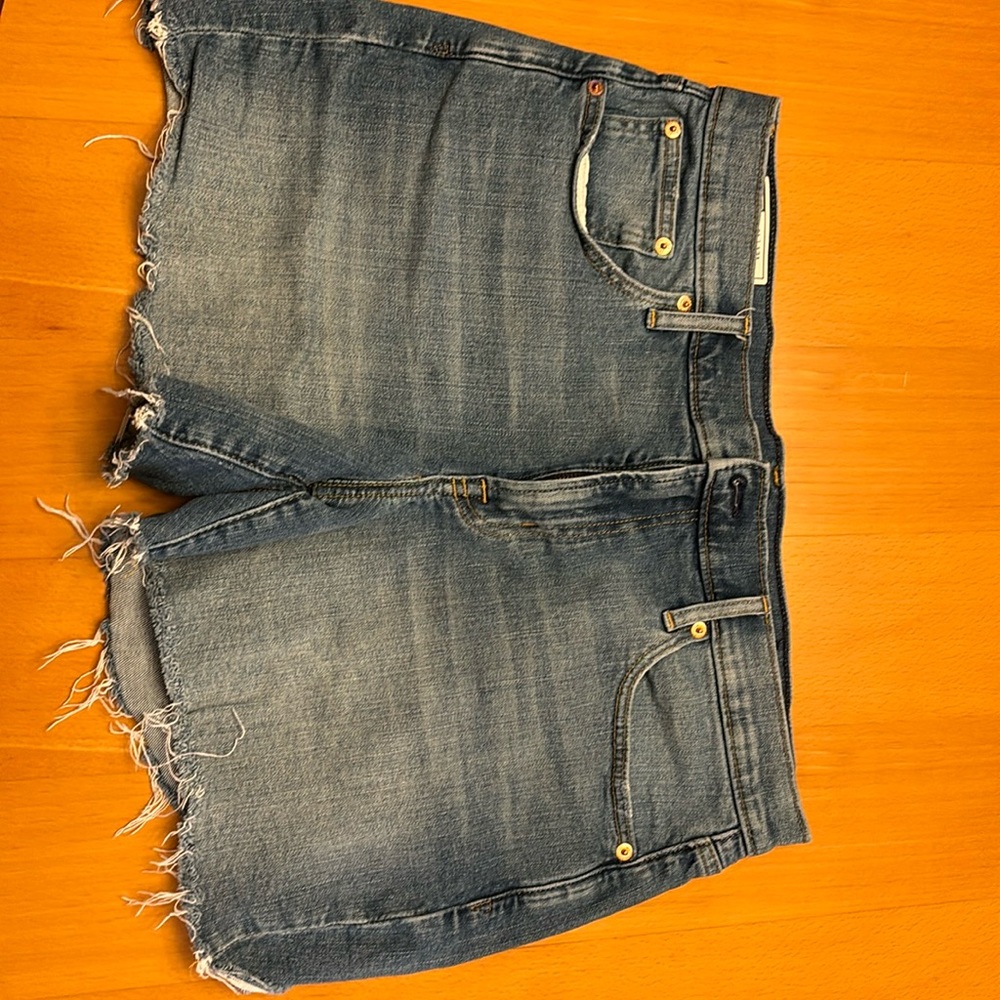 Women’s Jean short size 31/12R, mid rise , 5”short